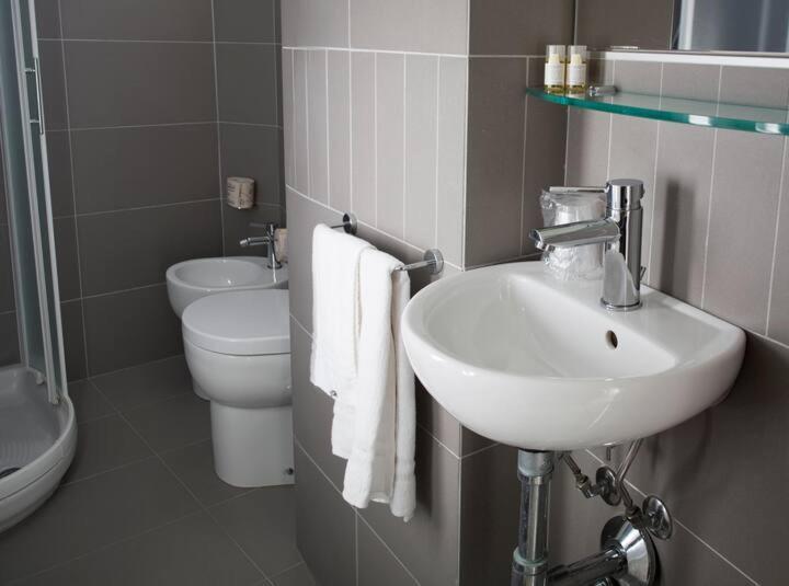Hotel Atlas Gabicce Mare Ngoại thất bức ảnh