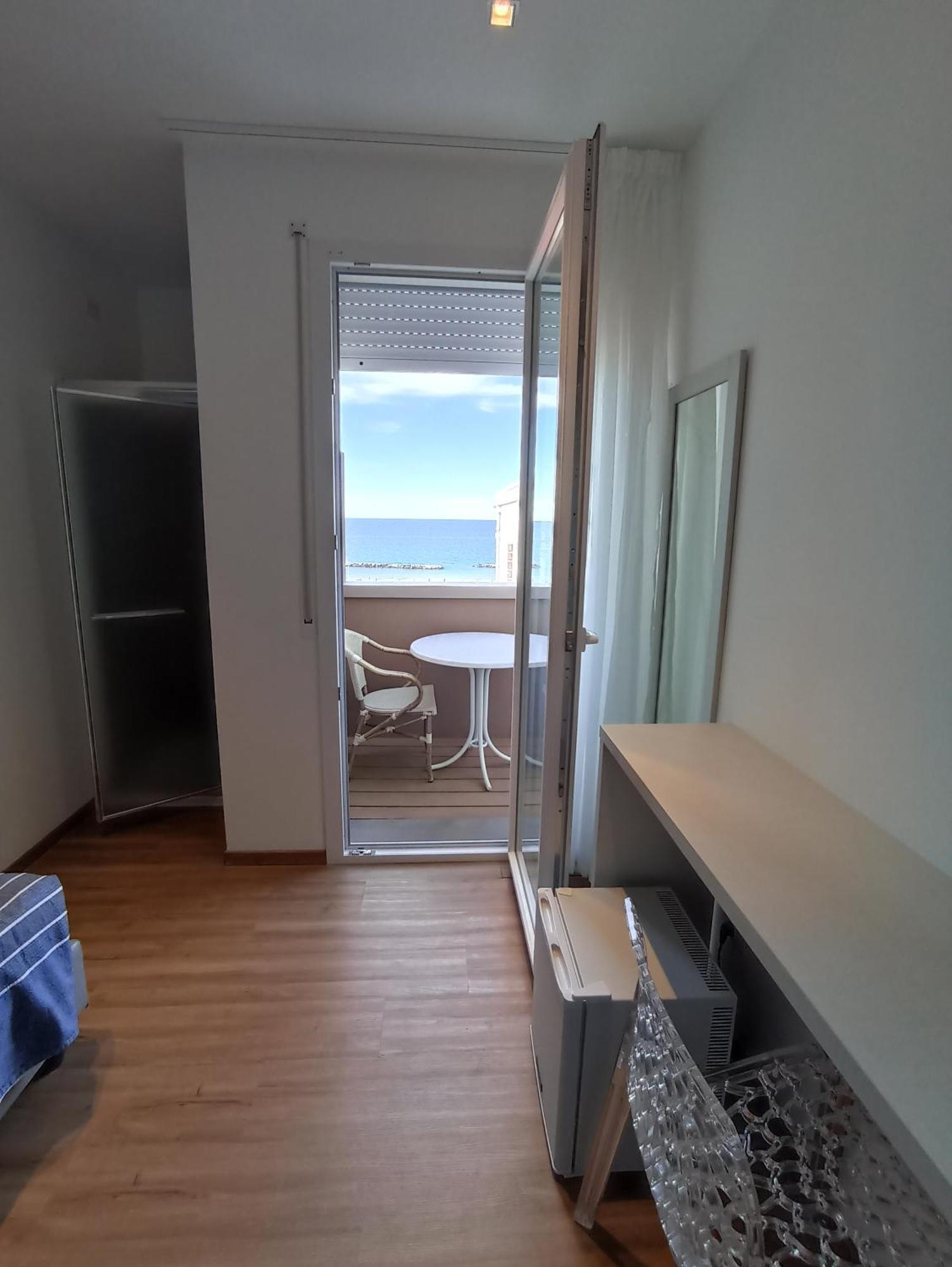 Hotel Atlas Gabicce Mare Ngoại thất bức ảnh